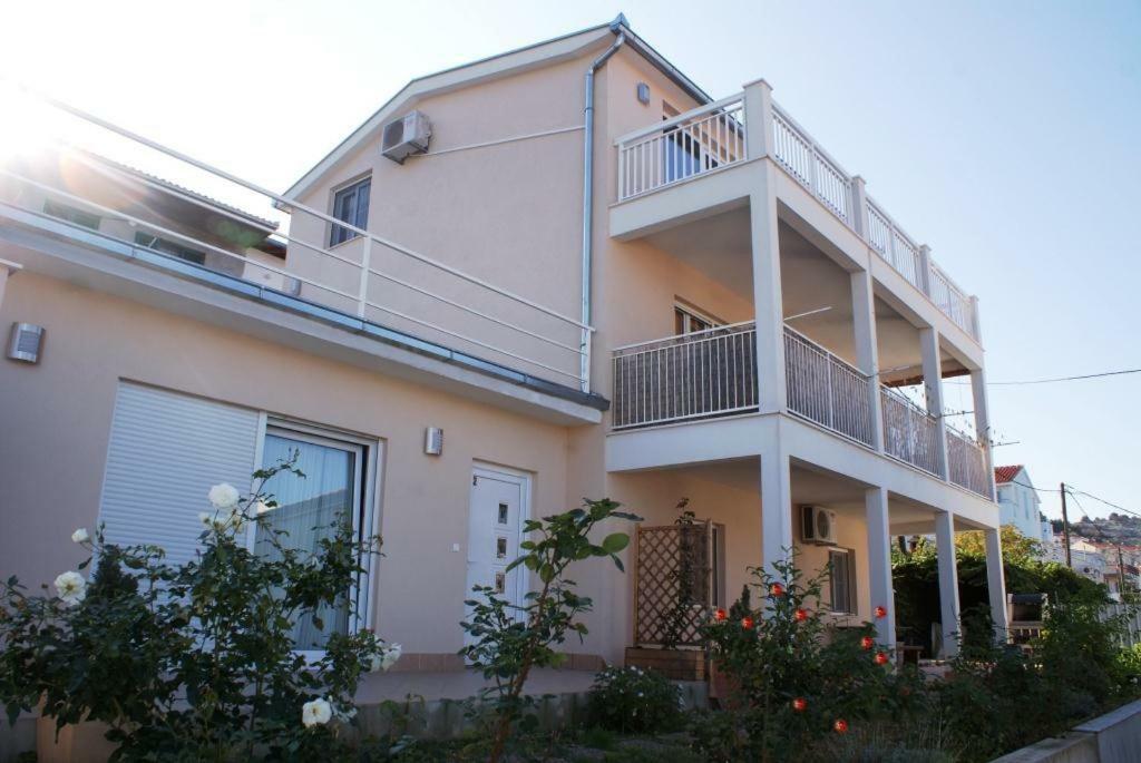 Apartments Nena - Trogir Eksteriør bilde