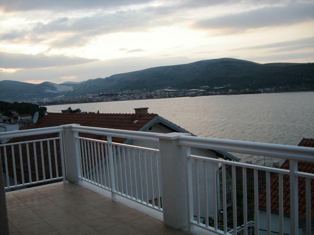 Apartments Nena - Trogir Eksteriør bilde